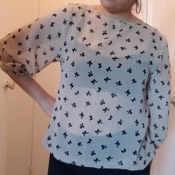 F21 Sz Small Tan Sheer Bow Print Blouse - Picture 1 of 3